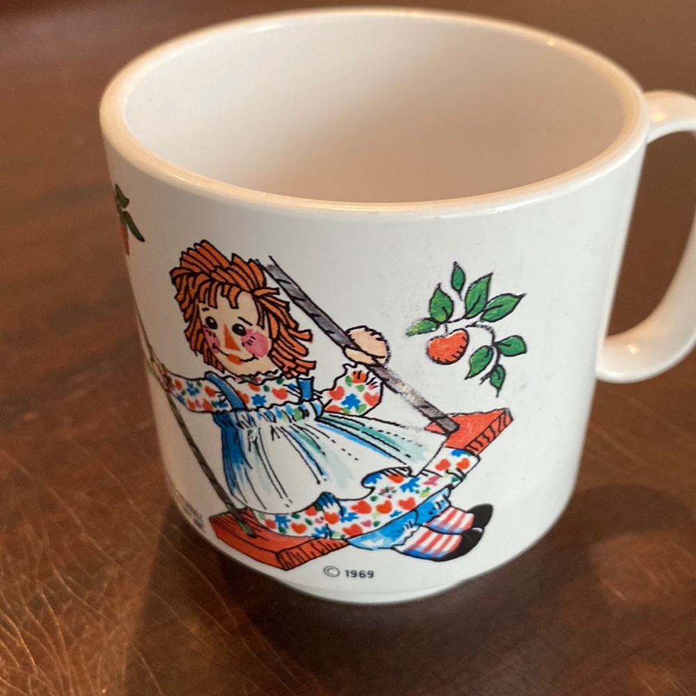 Vintage Raggedy Ann and Andy child size cup